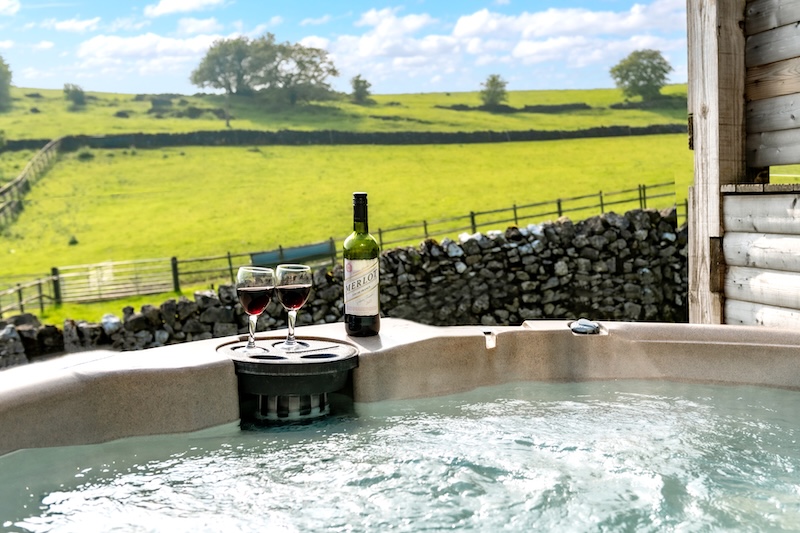 Log Cabin With Hot Tub